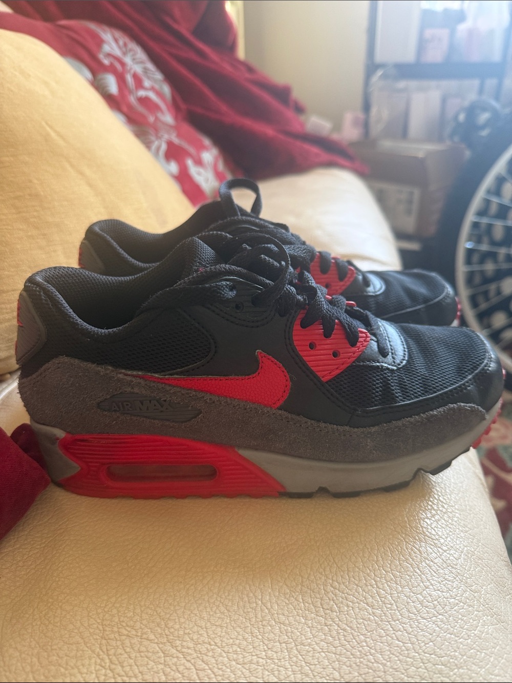 Nike AIR MAX 90 ESSENTIAL
 - Black/Red